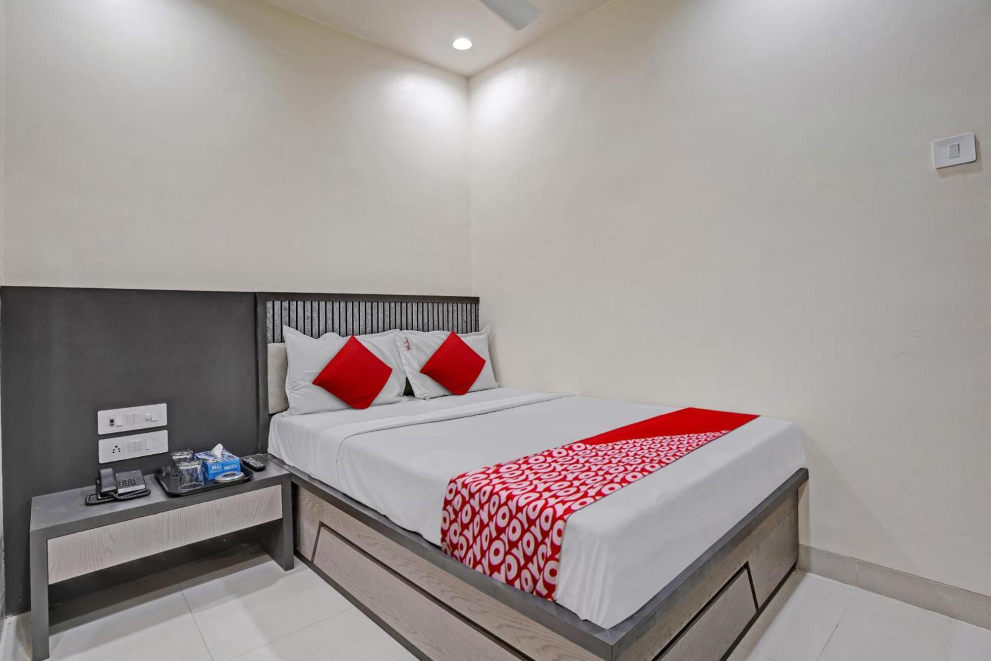 Super Hotel O Dhiman Residency Ulhāsnagar Eksteriør billede