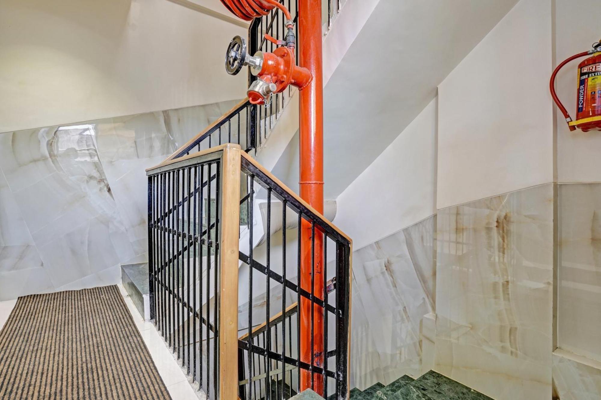 Super Hotel O Dhiman Residency Ulhāsnagar Eksteriør billede